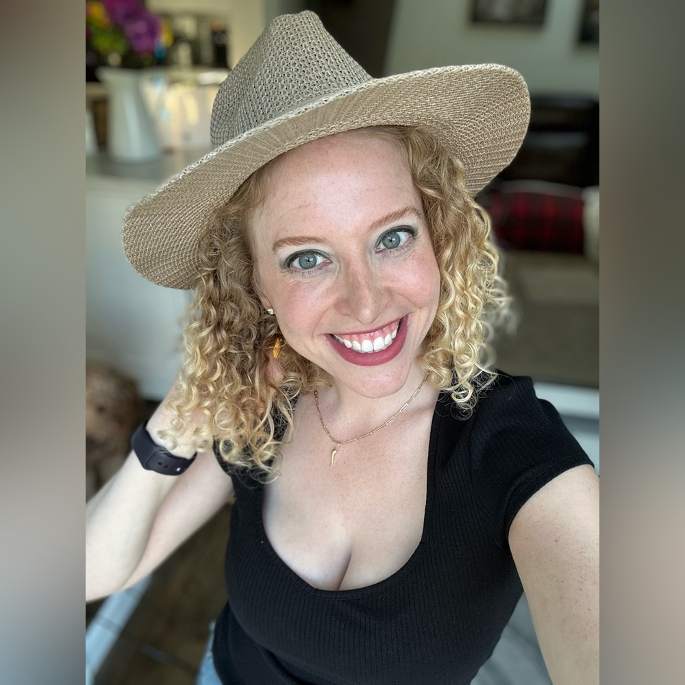 Meet your Posher, Amy lynn